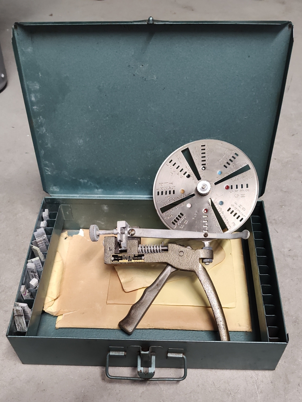Curtis Industries Model 14 Handheld Manual Key Lot